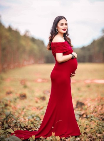 What Are Designer Maternity Photoshoot Dresses